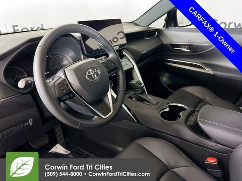 Used 2024 Toyota Venza Nightshade image 3