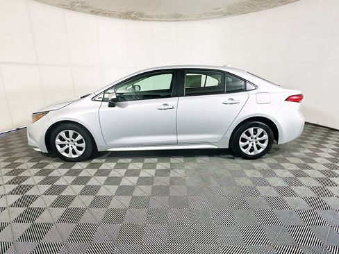 Used 2024 Toyota Corolla LE FWD image 6