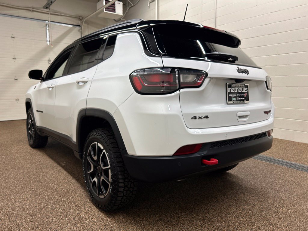 Used 2025 Jeep Compass Trailhawk w/ Trailhawk Elite Group AWD/4WD image 4