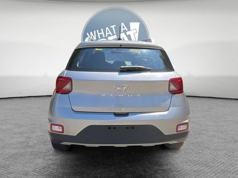 Used 2024 Hyundai Venue SEL FWD image 5