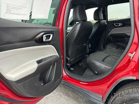 Used 2024 Jeep Compass Limited image 15