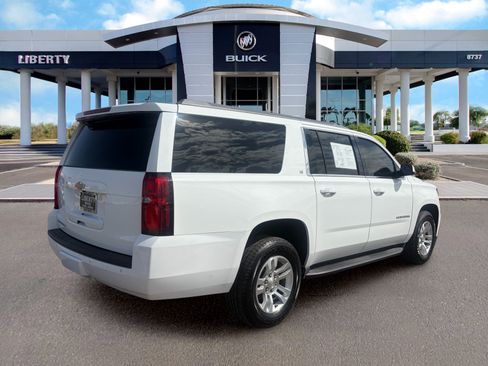 Used 2017 Chevrolet Suburban LT w/ Luxury Package RWD image 4