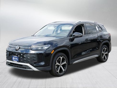 Certified 2025 Volkswagen Tiguan SE w/ Panoramic Sunroof Package AWD/4WD image 3