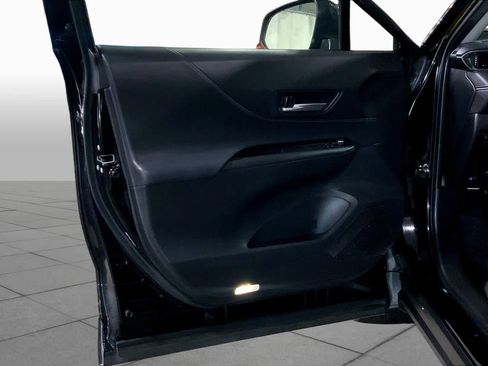 Used 2021 Toyota Venza LE w/ Carpet Mat Package (TMS) AWD/4WD image 22
