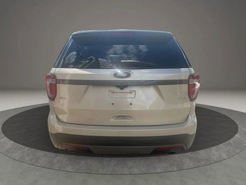 Used 2017 Ford Explorer XLT w/ Equipment Group 202A image 6