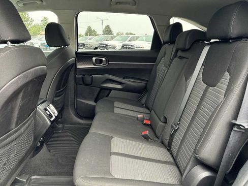 Used 2022 Kia Sorento LX AWD/4WD image 22