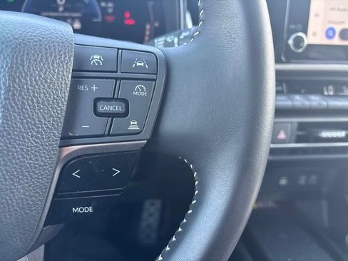 Used 2025 Toyota Camry SE w/ Convenience Package FWD image 15