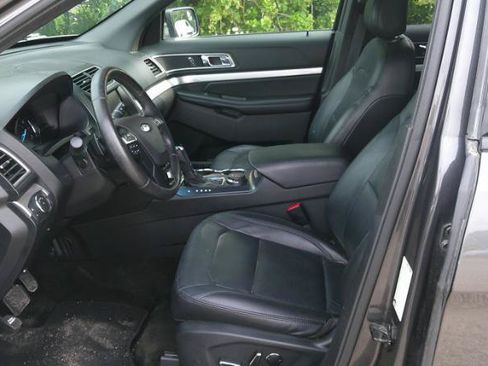 Used 2016 Ford Explorer XLT w/ Equipment Group 202A AWD/4WD image 5