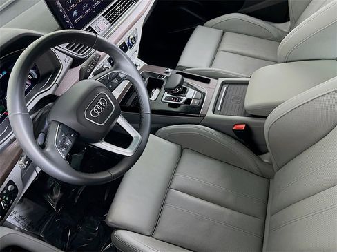 Used 2021 Audi Q5 Prestige w/ Prestige Package image 24
