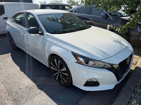 Used 2022 Nissan Altima 2.5 SR FWD image 1