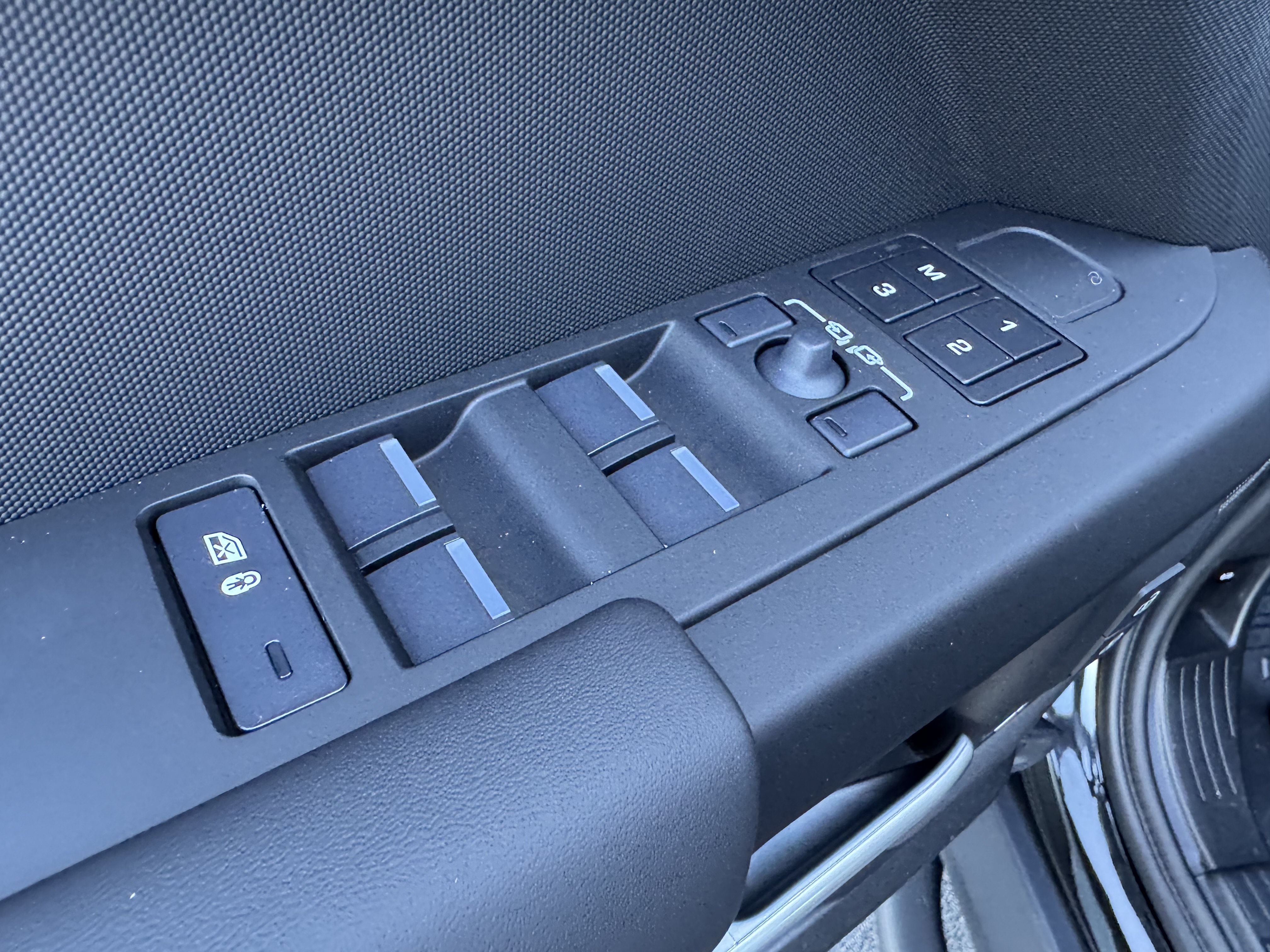 New 2026 Land Rover Defender 130 X-Dynamic SE AWD/4WD image 11