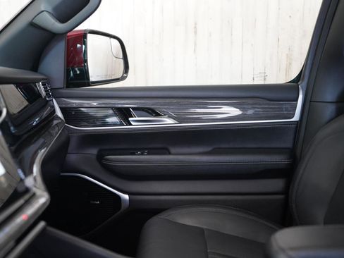 Used 2022 Jeep Wagoneer Series III w/ Premium Group I RWD image 31
