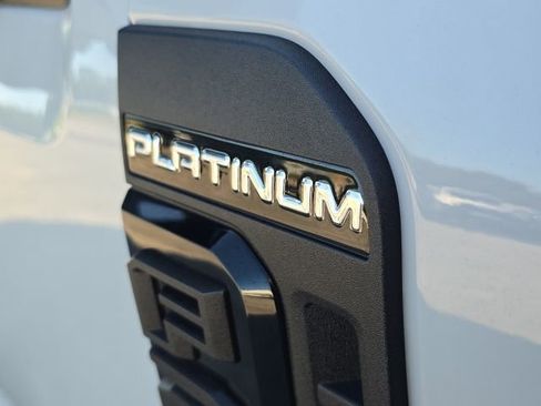 Used 2025 Ford F250 Platinum image 9
