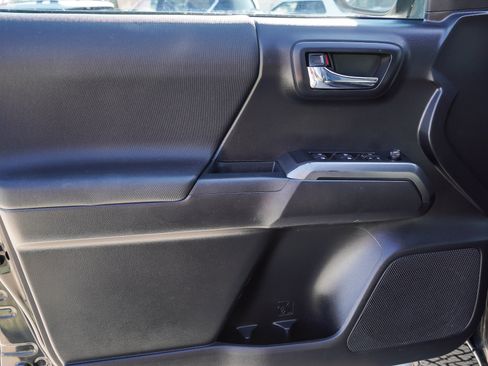 Used 2020 Toyota Tacoma TRD Sport w/ Technology Package AWD/4WD image 20