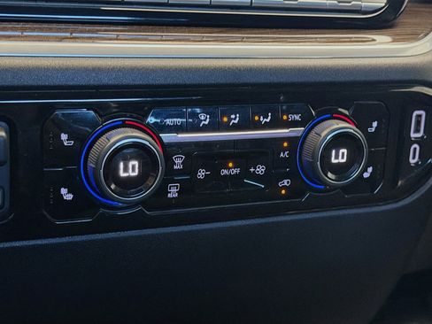 Used 2025 Chevrolet Silverado 3500 LT w/ Convenience Package image 10