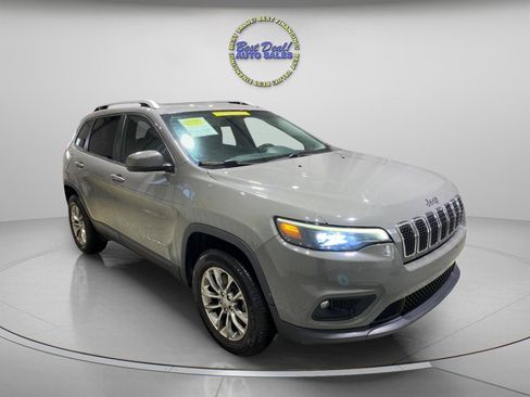 Used 2020 Jeep Cherokee Latitude Plus w/ Cold Weather Group AWD/4WD image 6