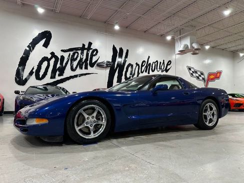 Used 2004 Chevrolet Corvette Coupe w/ Preferred Equipment Group RWD image 1