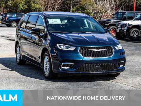 Used 2024 Chrysler Pacifica Touring-L FWD image 5