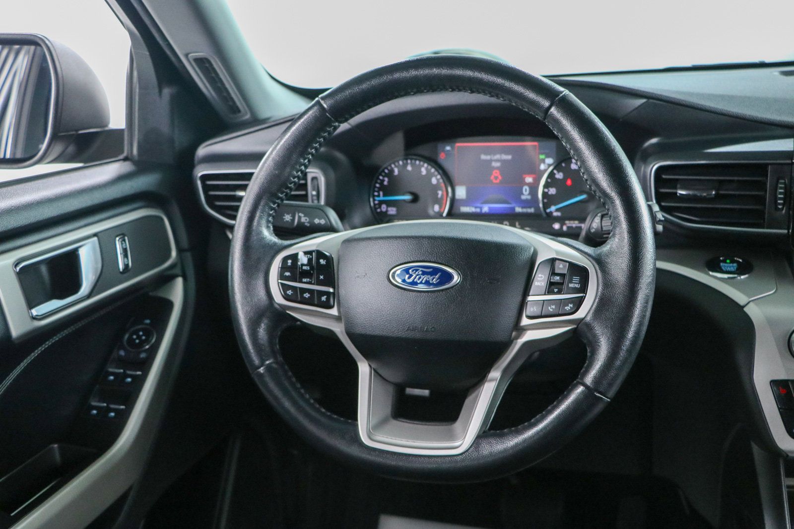 Used 2021 Ford Explorer XLT w/ Equipment Group 202A AWD/4WD image 12