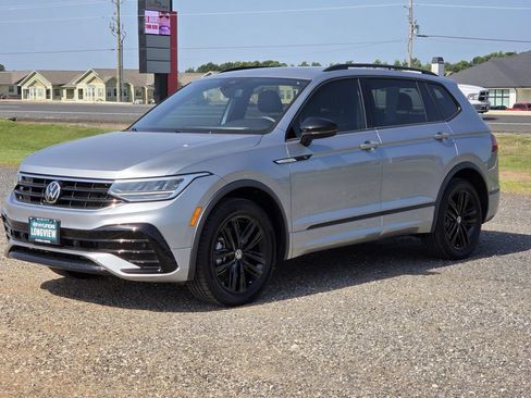 Used 2022 Volkswagen Tiguan SE R-Line FWD image 3