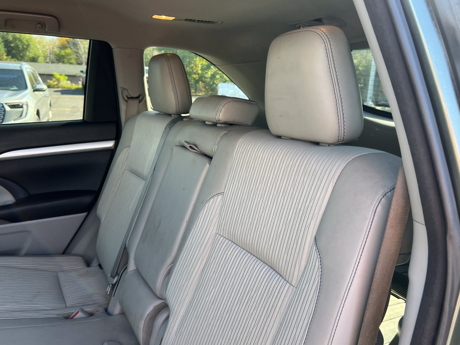 Used 2017 Toyota Highlander Plus AWD/4WD image 5