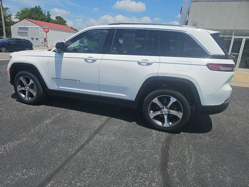 Used 2023 Jeep Grand Cherokee Limited AWD/4WD image 9