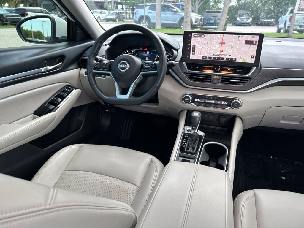 Used 2024 Nissan Altima 2.5 SL FWD image 9
