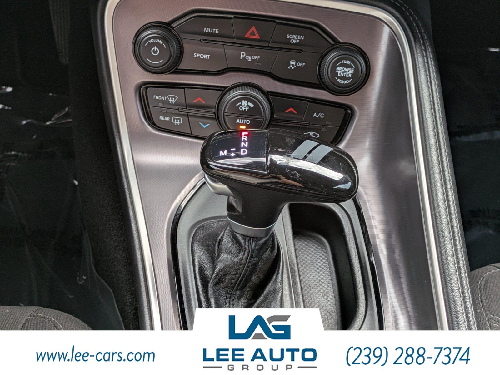 Used 2021 Dodge Challenger SXT w/ Driver Convenience Group RWD image 17