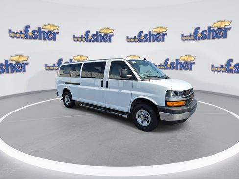 Used 2024 Chevrolet Express 3500 Extended RWD image 3