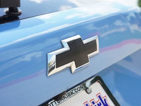 Used 2024 Chevrolet Trax RS w/ Sunroof Package FWD image 11