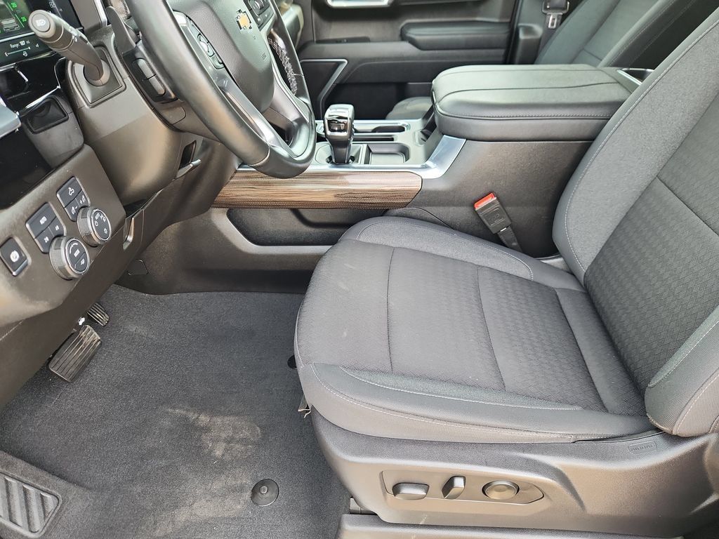 Used 2025 Chevrolet Silverado 1500 LT w/ LPO, Dark Essentials Package AWD/4WD image 8