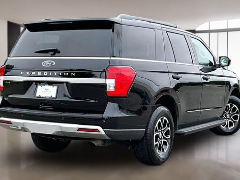 Used 2024 Ford Expedition XLT RWD image 2