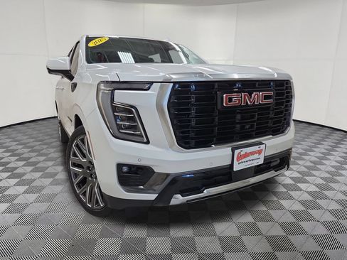 Used 2025 GMC Yukon XL Denali Ultimate AWD/4WD image 2