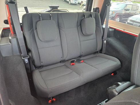 Used 2019 Jeep Wrangler Sport AWD/4WD image 15