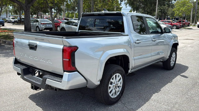 Used 2025 Toyota Tacoma SR5 AWD/4WD image 9