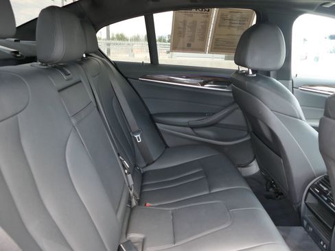 Used 2020 BMW 530e w/ Convenience Package image 27