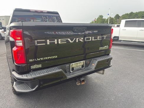 Used 2022 Chevrolet Silverado 2500 High Country w/ Technology Package AWD/4WD image 6