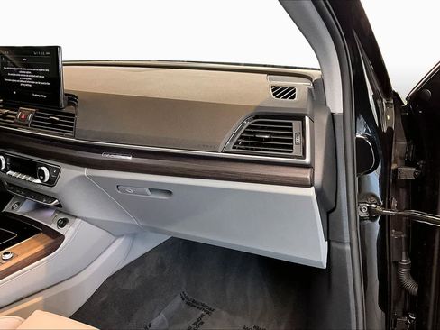 Certified 2025 Audi Q5 2.0T Premium Plus w/ Premium Plus Package AWD/4WD image 19