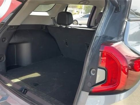 Used 2024 GMC Terrain SLT image 22