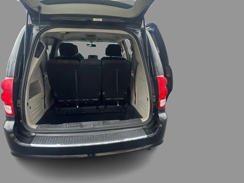Used 2012 Dodge Grand Caravan SXT w/ UConnect Hands-Free Group FWD image 15