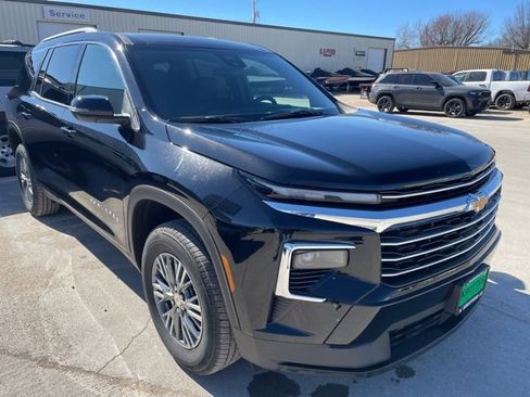 Used 2025 Chevrolet Traverse LT w/ LPO, Floor Liner Package image 2