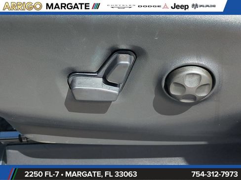 New 2026 Chrysler Pacifica Select FWD image 21