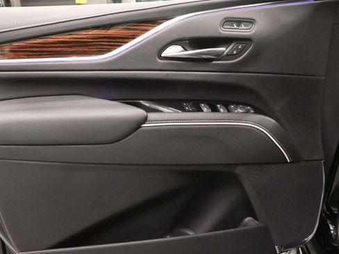 Certified 2022 Cadillac Escalade ESV Luxury AWD/4WD image 11