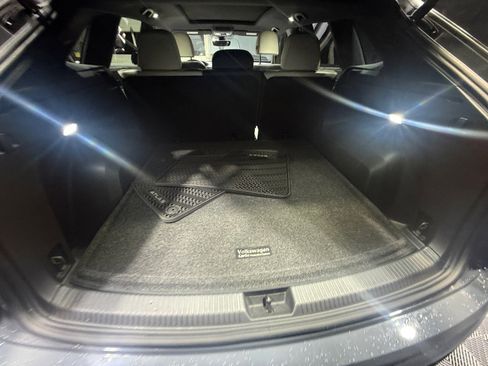 Used 2024 Volkswagen Atlas Cross Sport SEL Premium R-Line image 34