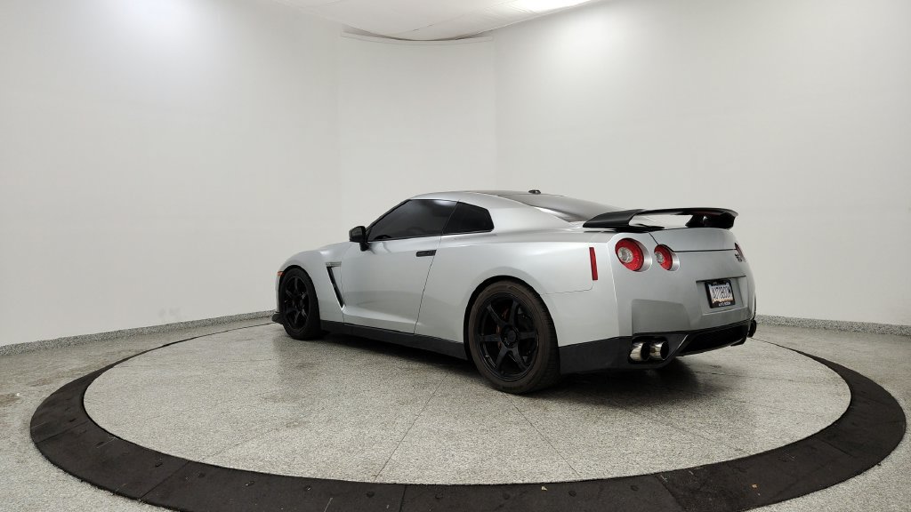 Used 2010 Nissan GT-R Premium AWD/4WD image 3