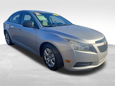 Used 2013 Chevrolet Cruze LS image 8