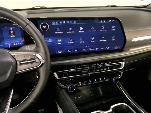 Used 2025 Chevrolet Traverse LT AWD/4WD image 6