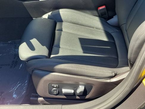Used 2020 BMW 330i Sedan w/ M Sport Package RWD image 18