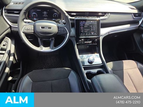 Used 2023 Jeep Grand Cherokee Altitude RWD image 12