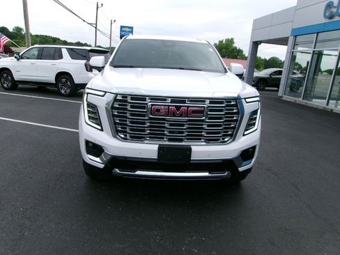 Certified 2025 GMC Yukon Denali AWD/4WD image 8